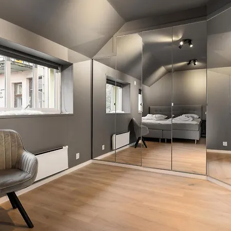 Homerentals L 120sqm Mid-central - King Beds - 500mbps Wi-fi *