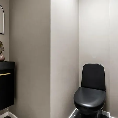 Homerentals L 120sqm Mid-central - King Beds - 500mbps Wi-fi Апартаменты Берген