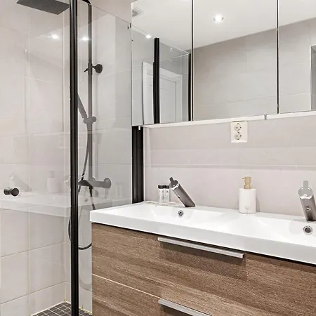 Homerentals L 120sqm Mid-central - King Beds - 500mbps Wi-fi * ベルゲン