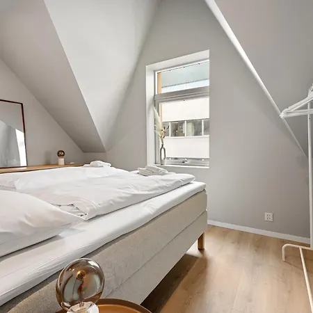 Homerentals L 120sqm Mid-central - King Beds - 500mbps Wi-fi