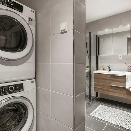 Апартаменты Homerentals L 120sqm Mid-central - King Beds - 500mbps Wi-fi