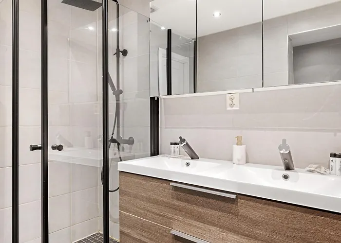 Homerentals L 120sqm Mid-central - King Beds - 500mbps Wi-fi * Bergen