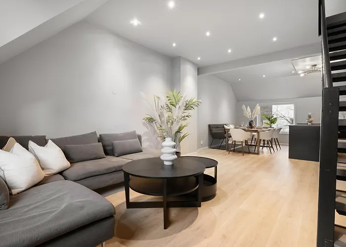 Homerentals L 120sqm Mid-central - King Beds - 500mbps Wi-fi Apartment