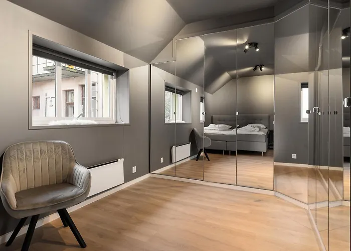 Homerentals L 120sqm Mid-central - King Beds - 500mbps Wi-fi *