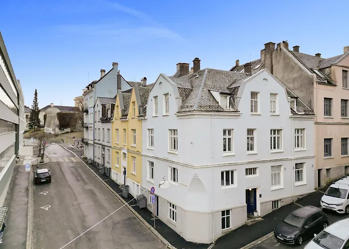 Homerentals L 120sqm Mid-central - King Beds - 500mbps Wi-fi Apartment